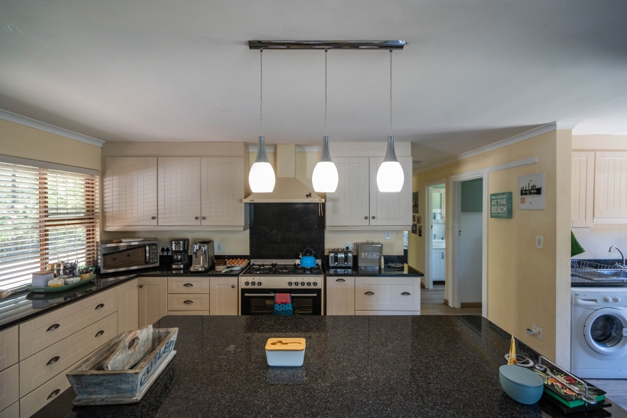 5 Bedroom Property for Sale in Seafield Eastern Cape